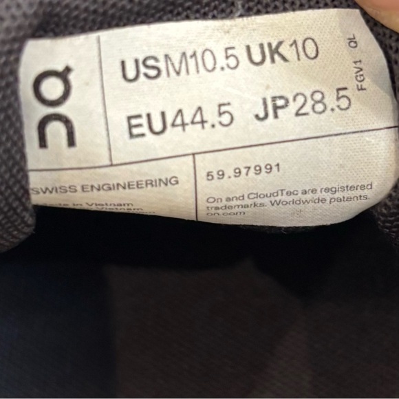 ON CLOUD Sz 10.5 Running Men's Gray Shoes Elastic Laces cushioned Sole - Picture 7 of 9